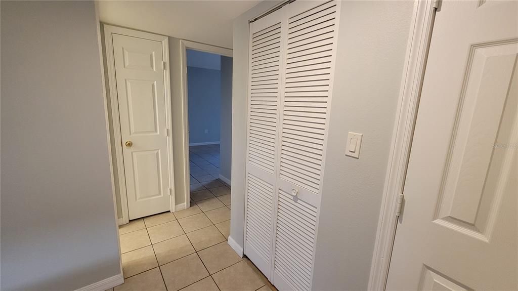 Active With Contract: $1,495 (2 beds, 1 baths, 970 Square Feet)