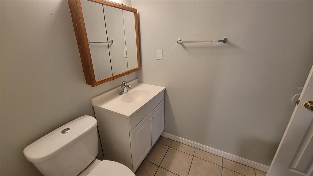 Active With Contract: $1,495 (2 beds, 1 baths, 970 Square Feet)