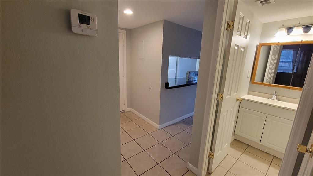 Active With Contract: $1,495 (2 beds, 1 baths, 970 Square Feet)