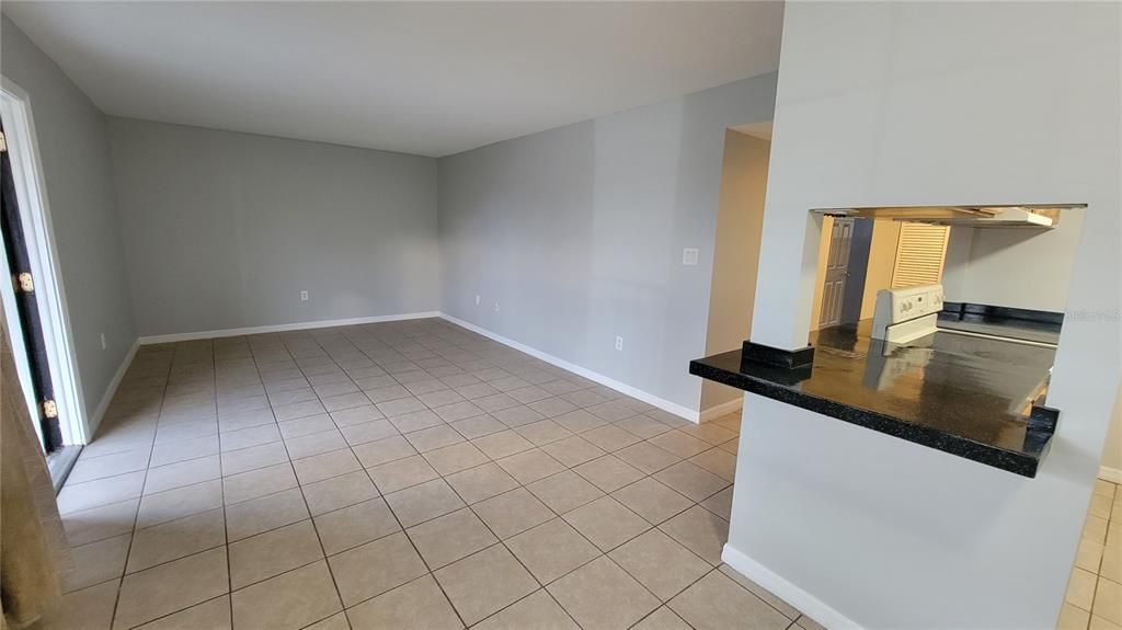 Active With Contract: $1,495 (2 beds, 1 baths, 970 Square Feet)