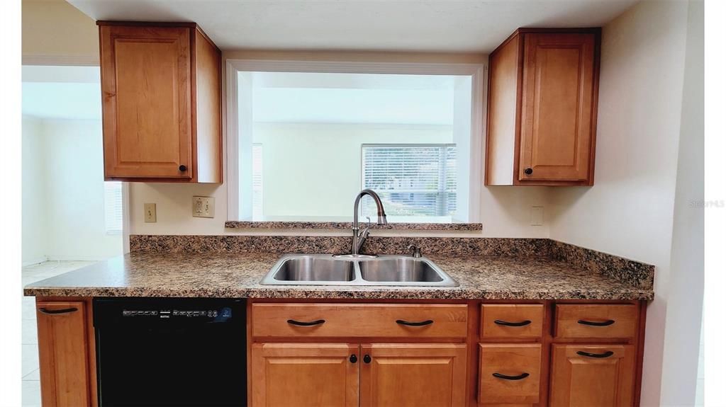 Recently Sold: $439,000 (2 beds, 2 baths, 1587 Square Feet)