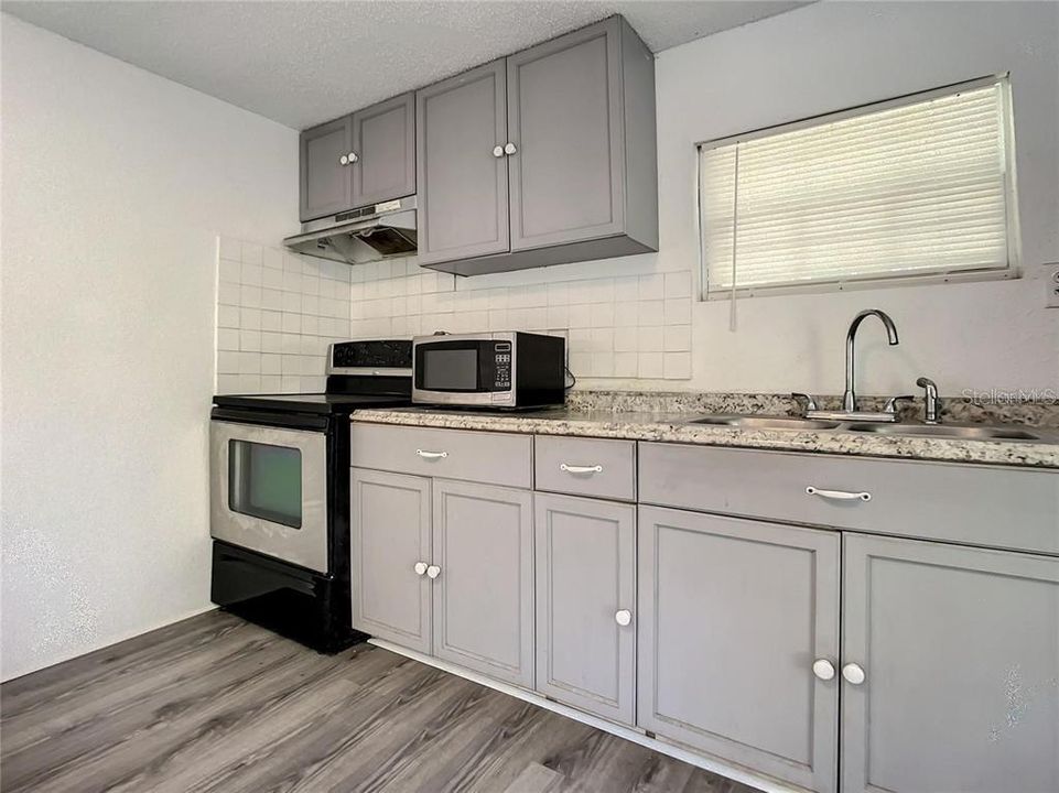 For Rent: $1,400 (2 beds, 1 baths, 850 Square Feet)