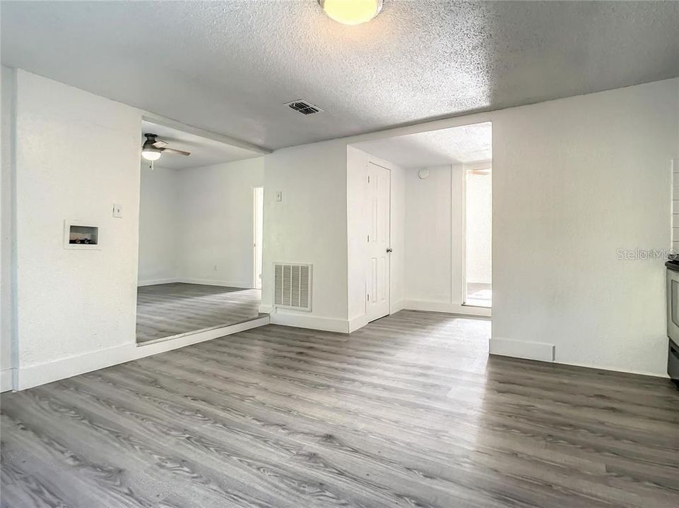 For Rent: $1,400 (2 beds, 1 baths, 850 Square Feet)