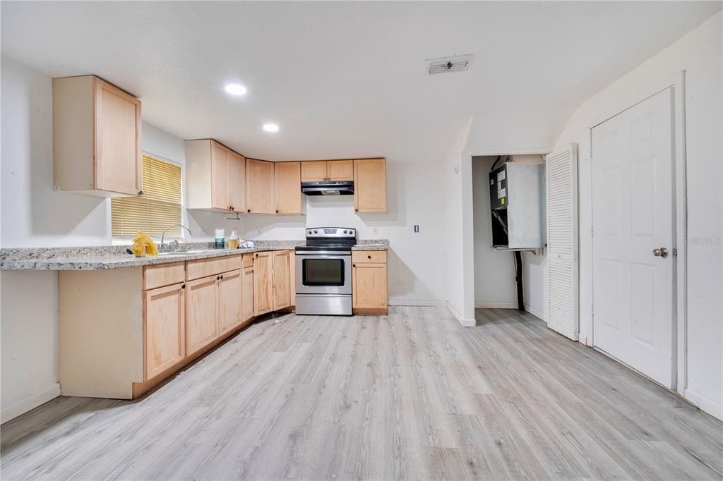 For Rent: $1,325 (2 beds, 1 baths, 850 Square Feet)