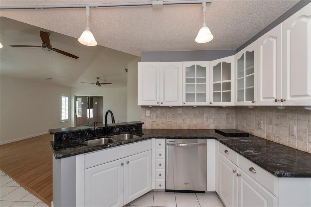 Granite countertops, stone backsplash and plenty of cabinet space.