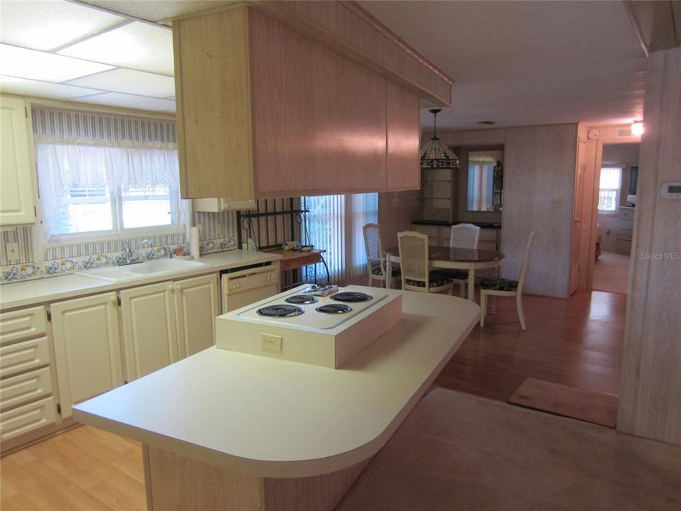 For Sale: $169,900 (2 beds, 2 baths, 1310 Square Feet)