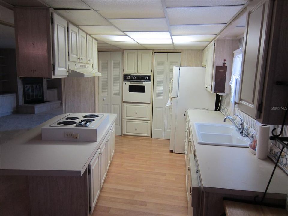 For Sale: $169,900 (2 beds, 2 baths, 1310 Square Feet)