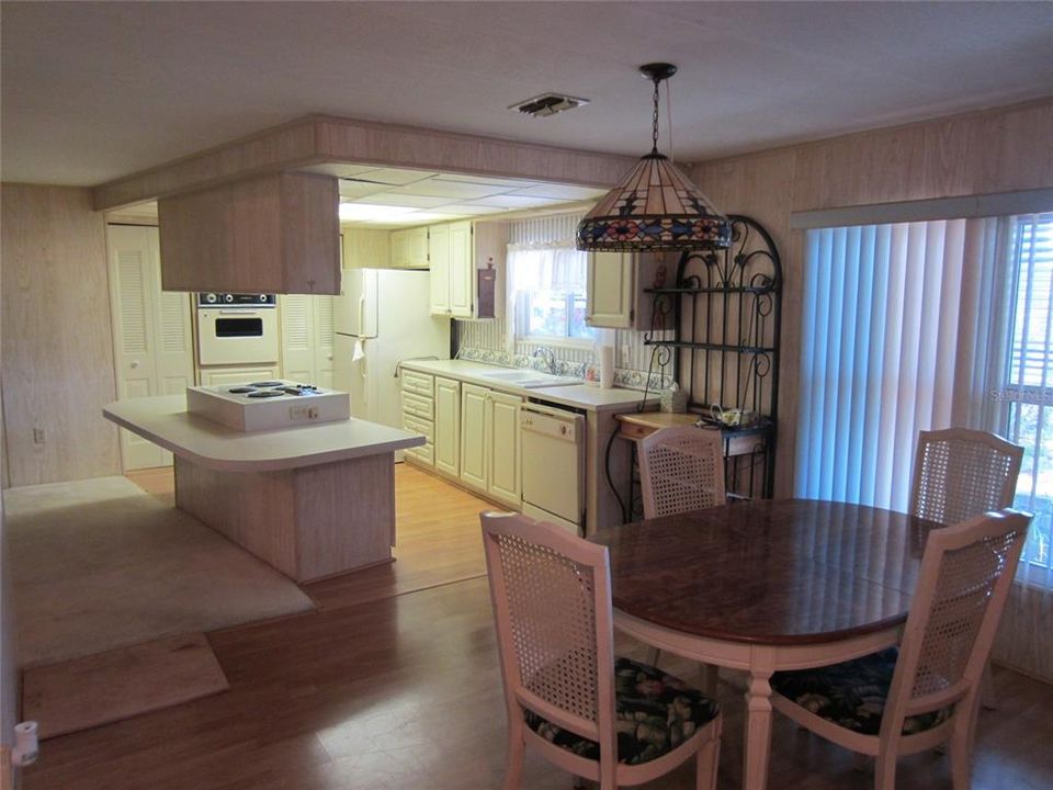 For Sale: $169,900 (2 beds, 2 baths, 1310 Square Feet)