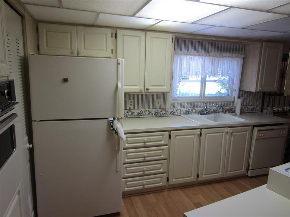 For Sale: $169,900 (2 beds, 2 baths, 1310 Square Feet)