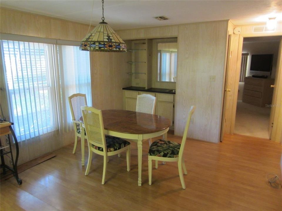 For Sale: $169,900 (2 beds, 2 baths, 1310 Square Feet)