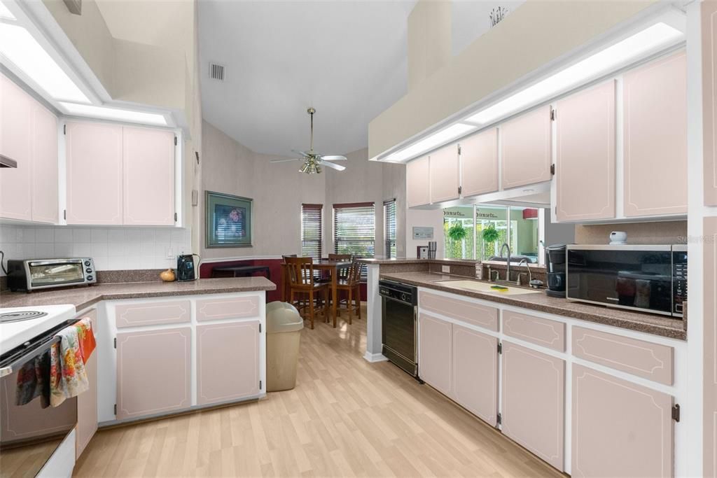 For Sale: $399,800 (3 beds, 2 baths, 1676 Square Feet)