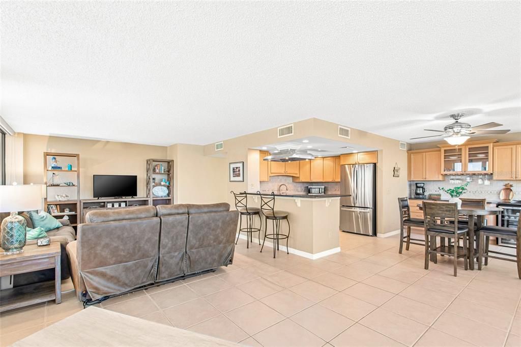 For Sale: $345,000 (2 beds, 2 baths, 1358 Square Feet)