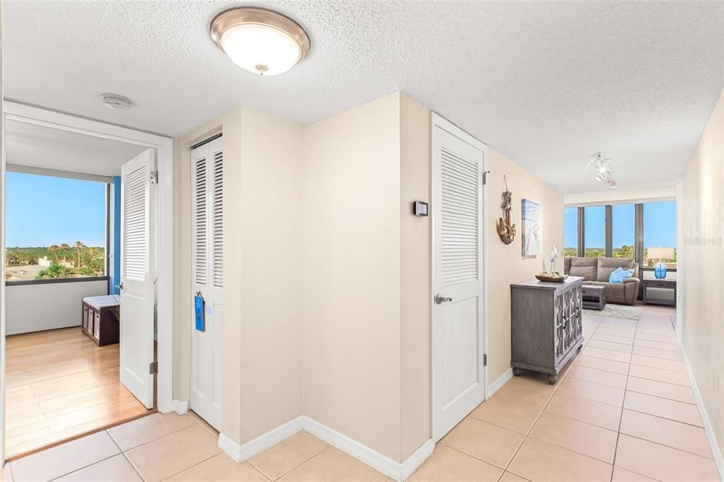 For Sale: $345,000 (2 beds, 2 baths, 1358 Square Feet)