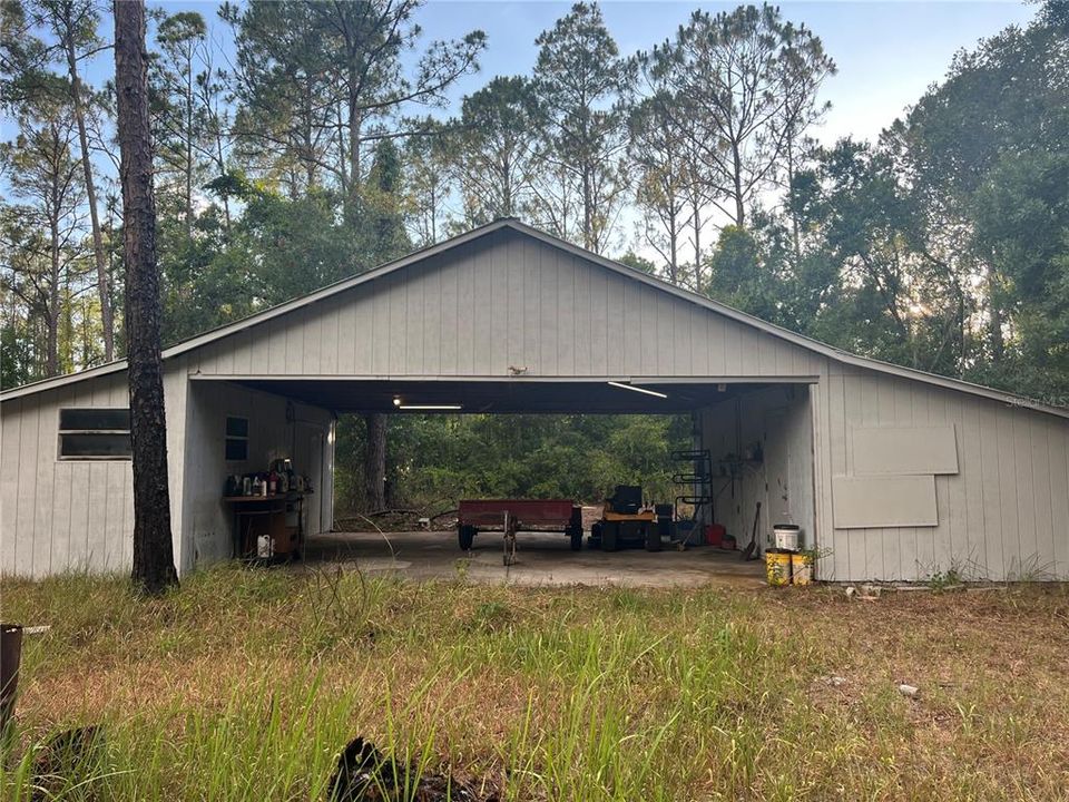 Shop building with two bay rooms and concrete pad