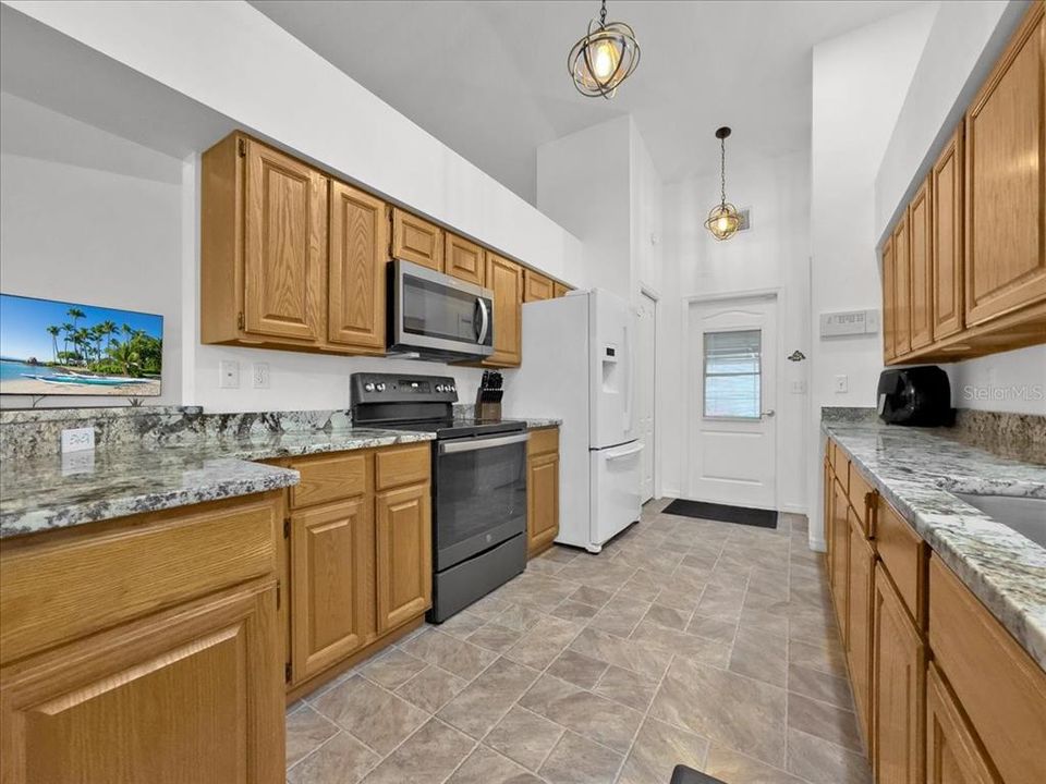 For Sale: $324,000 (2 beds, 2 baths, 1695 Square Feet)