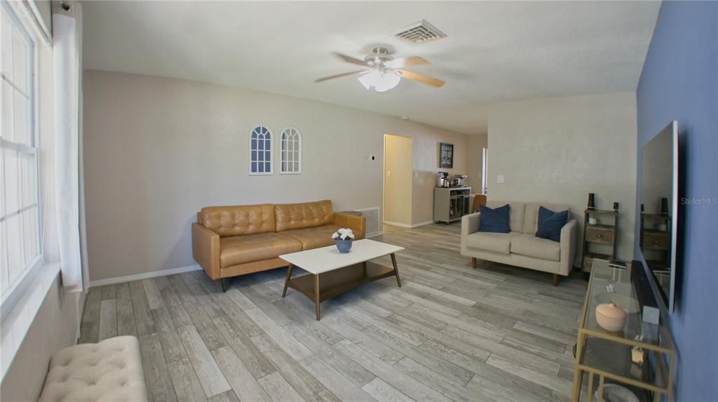 For Sale: $439,900 (2 beds, 2 baths, 1419 Square Feet)