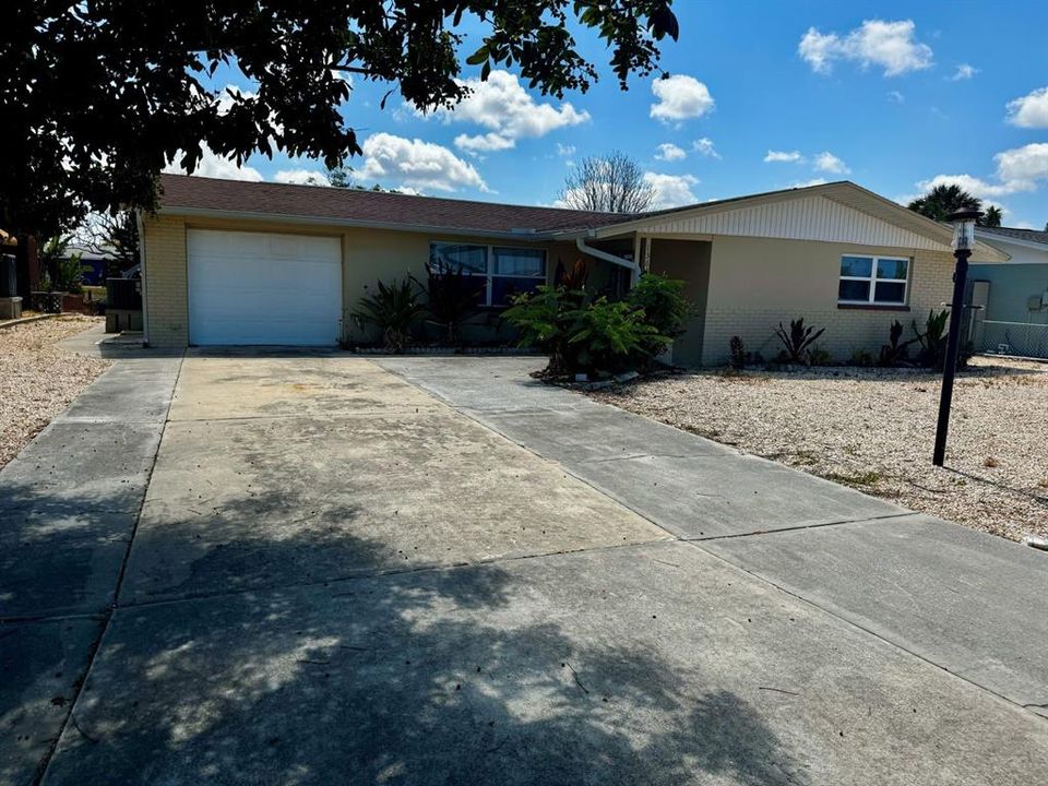 For Sale: $510,000 (2 beds, 2 baths, 1716 Square Feet)