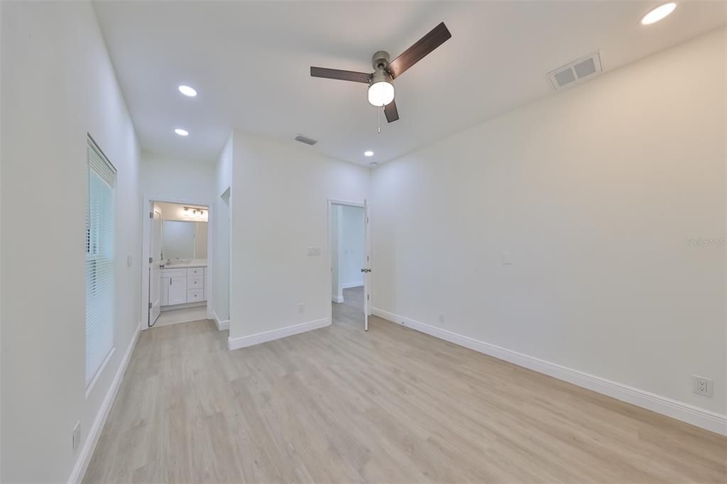 For Sale: $389,400 (3 beds, 2 baths, 1442 Square Feet)