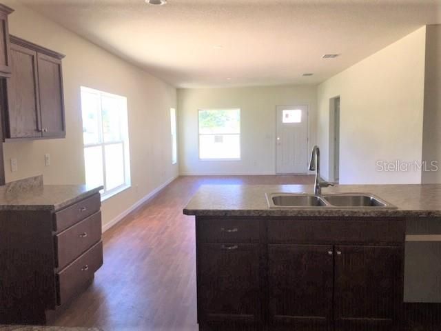 For Rent: $2,275 (3 beds, 2 baths, 1634 Square Feet)