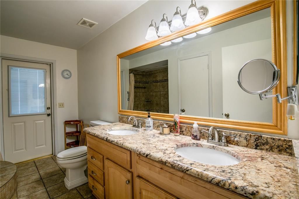 Guest Bath that opens to the pool