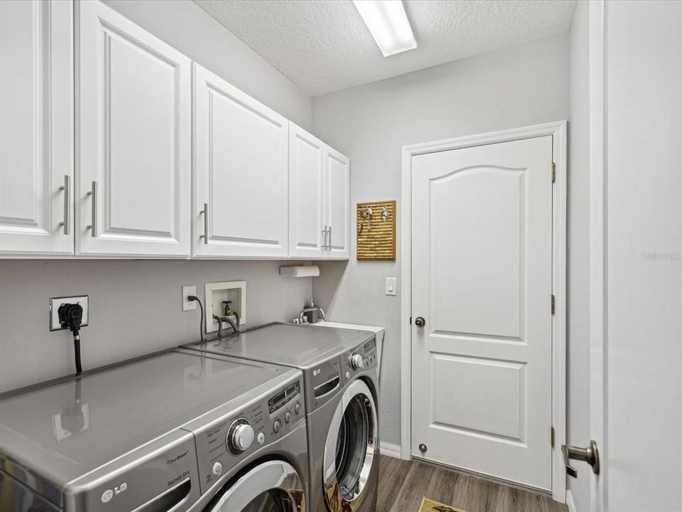 For Sale: $295,000 (2 beds, 2 baths, 1316 Square Feet)