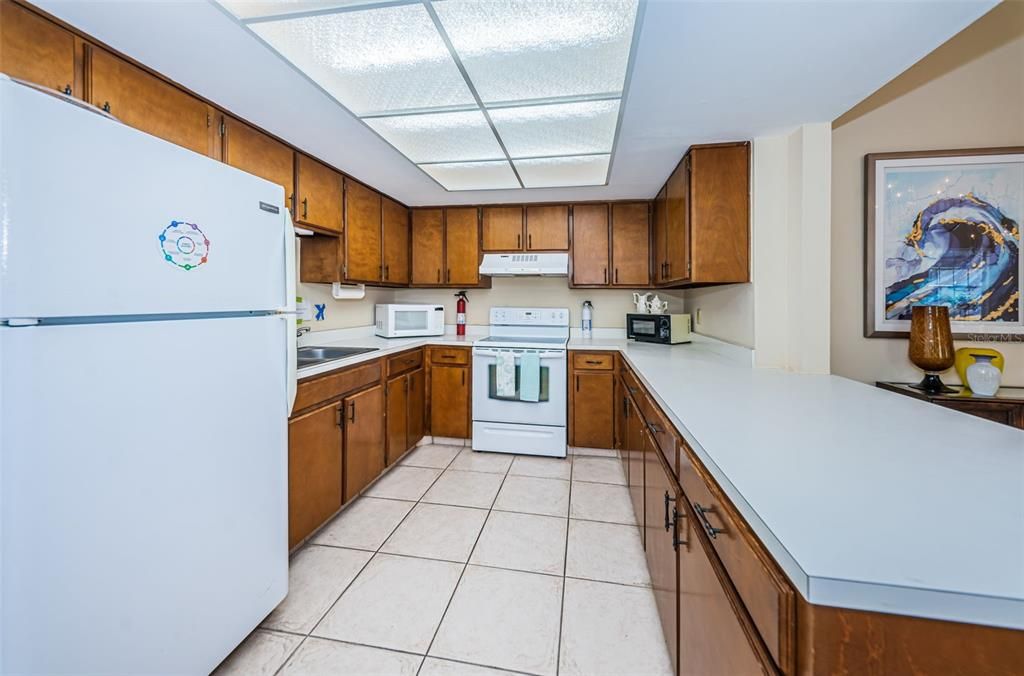 For Sale: $280,999 (2 beds, 2 baths, 1100 Square Feet)