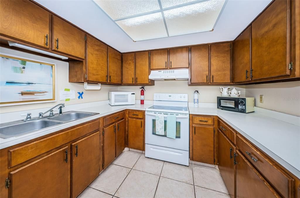 For Sale: $280,999 (2 beds, 2 baths, 1100 Square Feet)