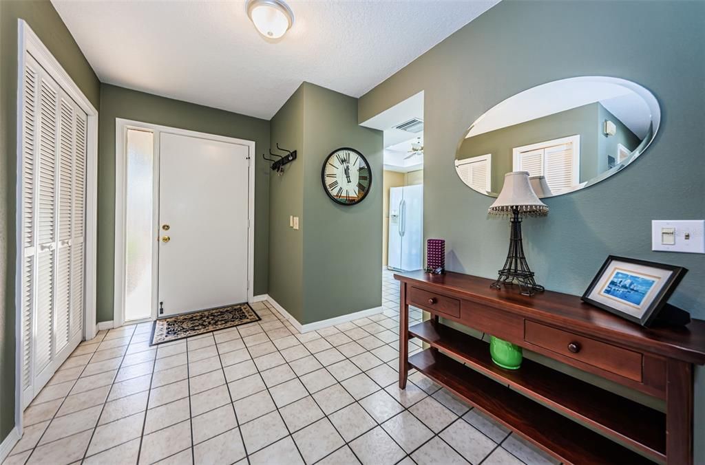 For Sale: $284,999 (2 beds, 2 baths, 1100 Square Feet)