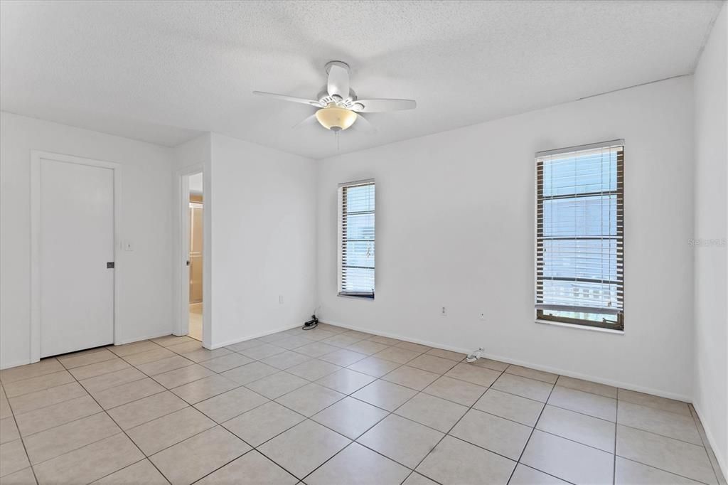 For Sale: $395,000 (2 beds, 2 baths, 1176 Square Feet)