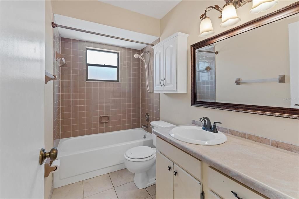 For Sale: $395,000 (2 beds, 2 baths, 1176 Square Feet)