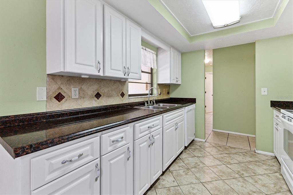 For Sale: $395,000 (2 beds, 2 baths, 1176 Square Feet)