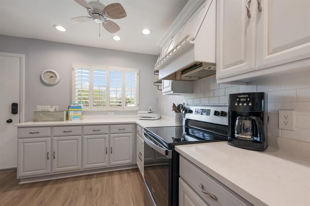 additional storage area in the kitchen to even use as office space