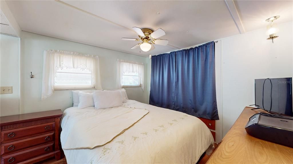 Active With Contract: $75,000 (2 beds, 2 baths, 1036 Square Feet)