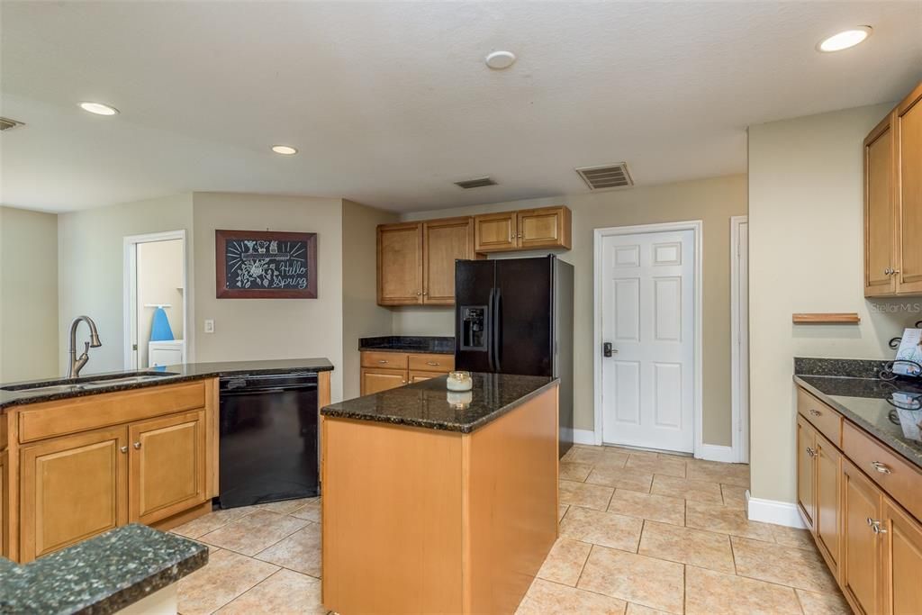 For Sale: $569,000 (3 beds, 3 baths, 2568 Square Feet)