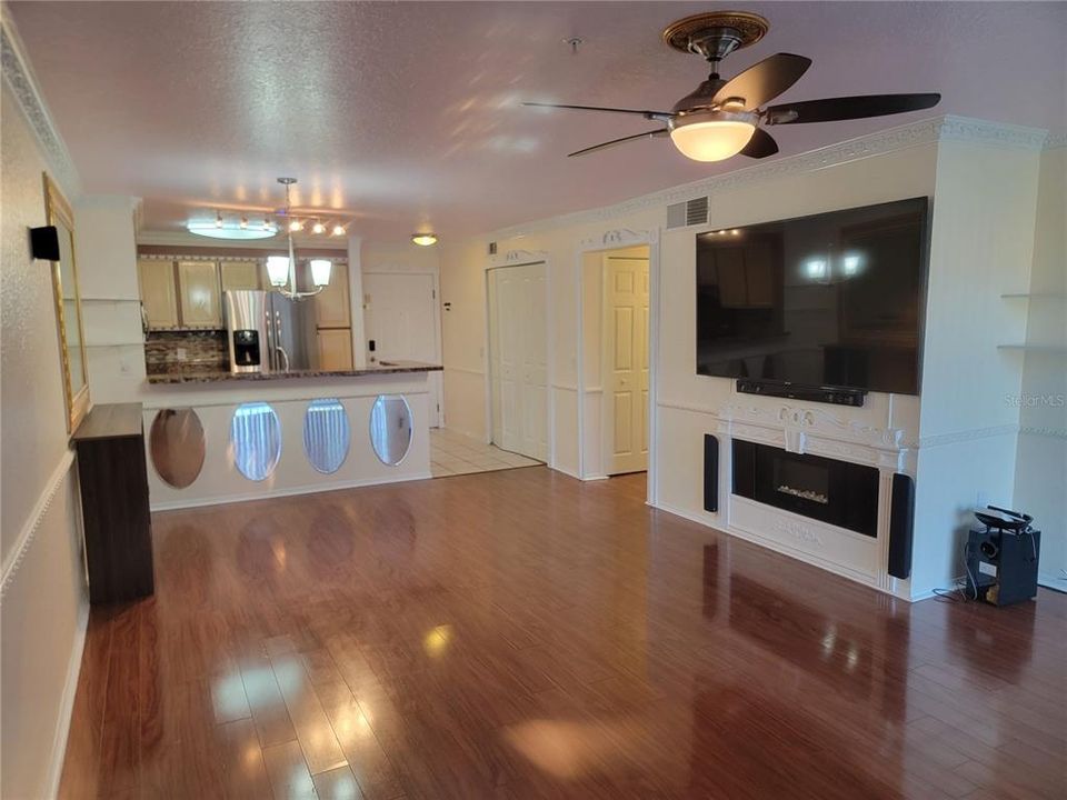 Active With Contract: $1,800 (2 beds, 2 baths, 1020 Square Feet)