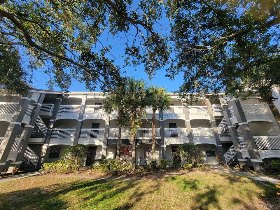 Active With Contract: $1,800 (2 beds, 2 baths, 1020 Square Feet)