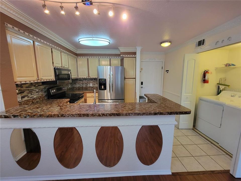 Active With Contract: $1,800 (2 beds, 2 baths, 1020 Square Feet)