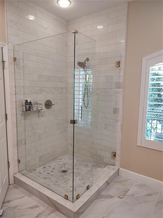 en-suite shower 1