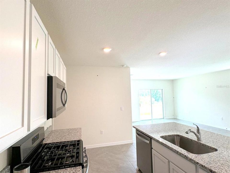For Rent: $2,850 (5 beds, 2 baths, 2453 Square Feet)
