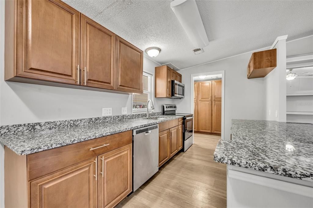 For Sale: $269,000 (2 beds, 2 baths, 1243 Square Feet)