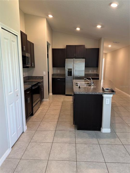 For Rent: $2,195 (3 beds, 2 baths, 1461 Square Feet)