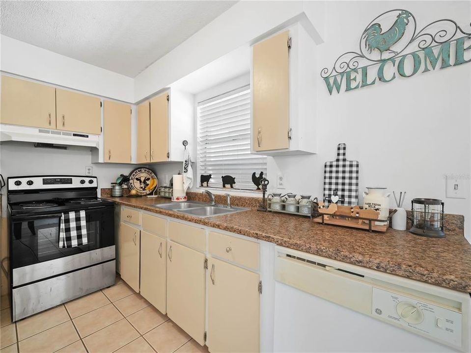 For Sale: $239,000 (3 beds, 1 baths, 1092 Square Feet)