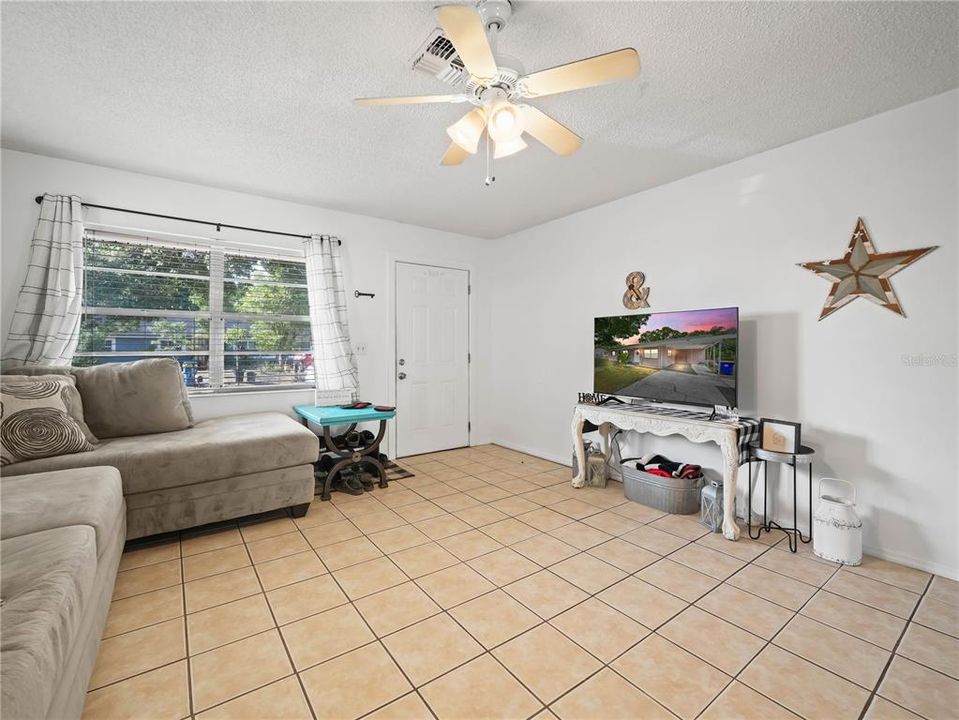 For Sale: $239,000 (3 beds, 1 baths, 1092 Square Feet)