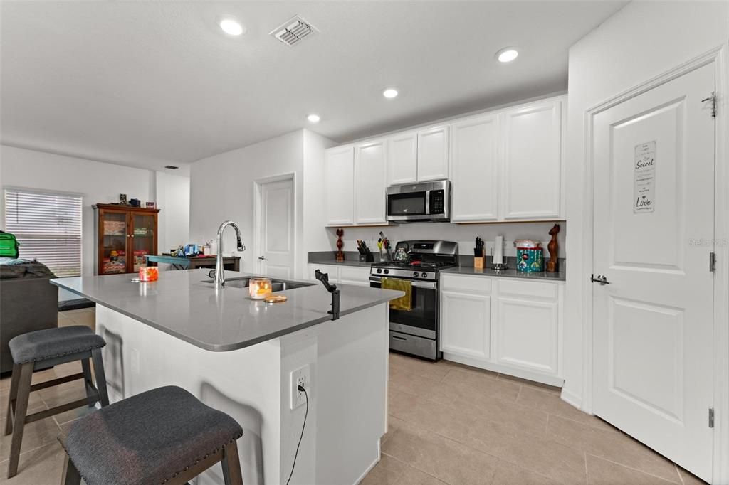 For Sale: $399,000 (4 beds, 2 baths, 1870 Square Feet)