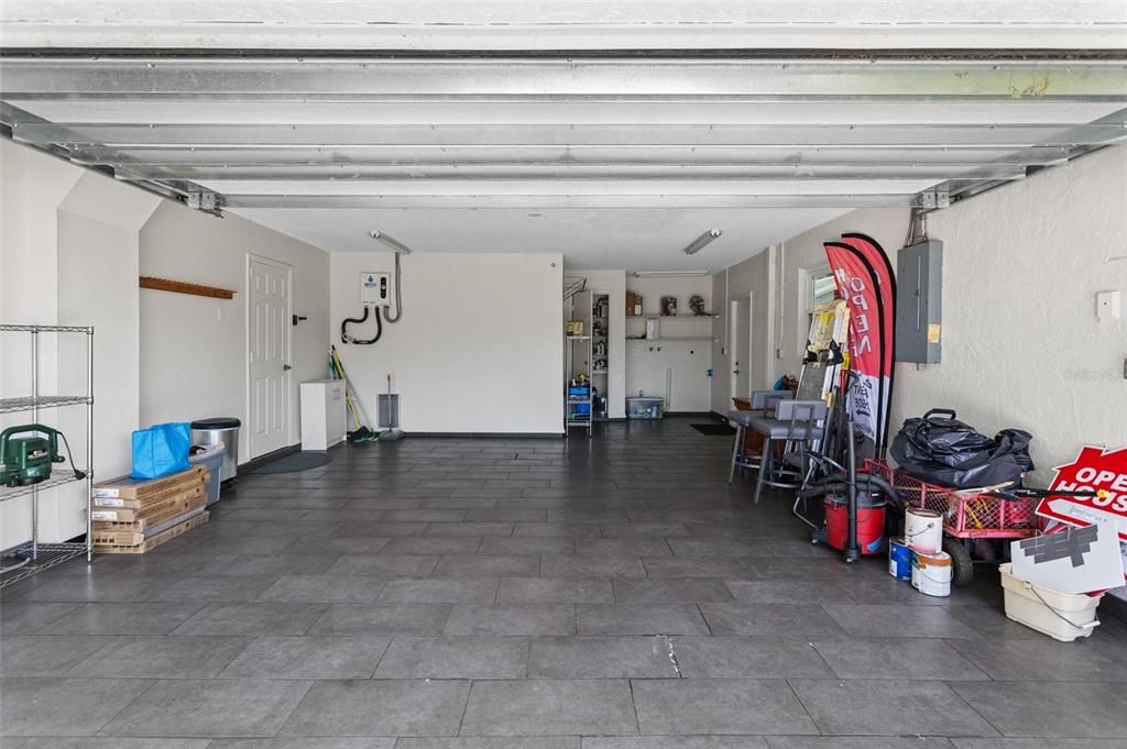 porcelain tiled garage 2023