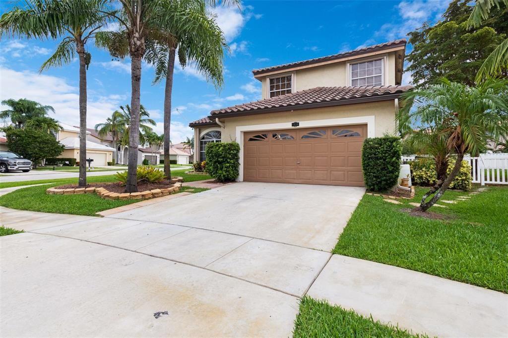 Active With Contract: $739,000 (4 beds, 2 baths, 2062 Square Feet)