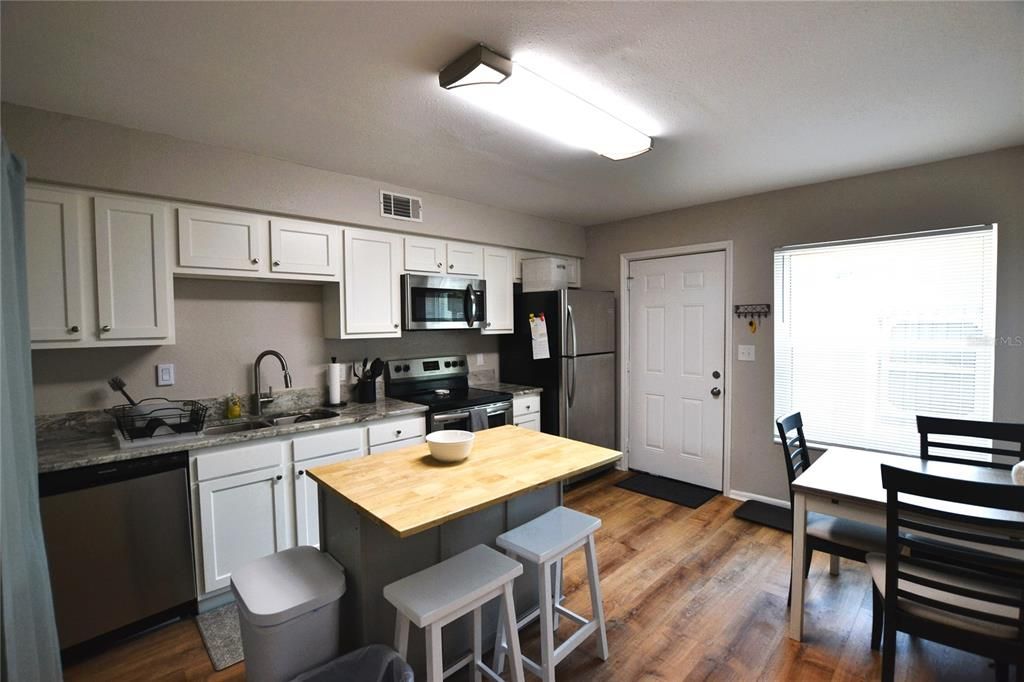 For Rent: $2,950 (3 beds, 1 baths, 1164 Square Feet)
