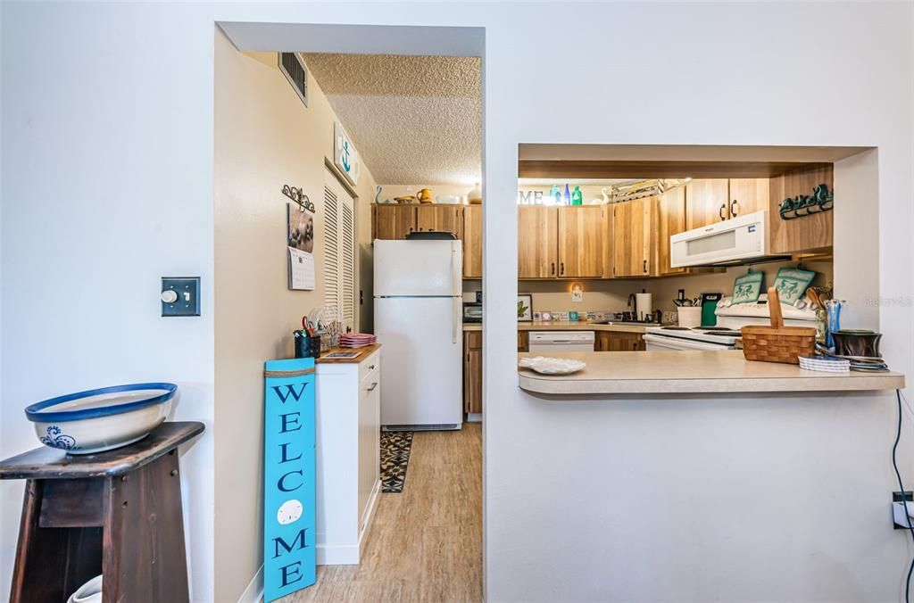 For Sale: $165,000 (1 beds, 1 baths, 763 Square Feet)