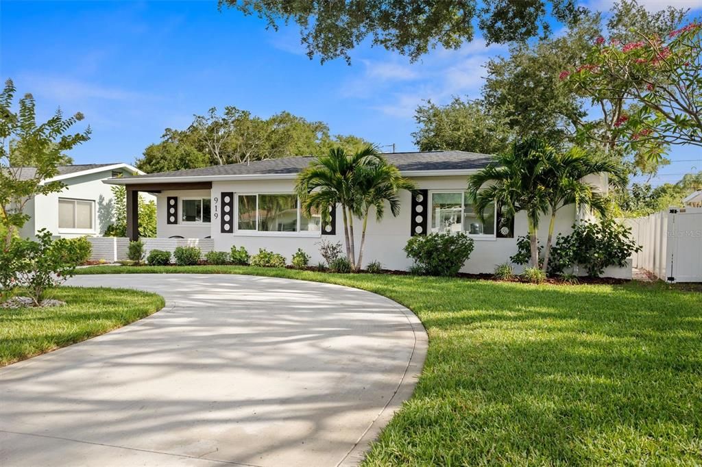 For Sale: $729,000 (3 beds, 2 baths, 1550 Square Feet)