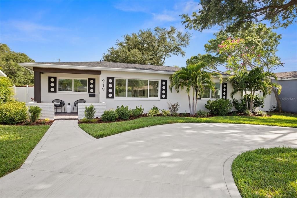 Active With Contract: $695,000 (3 beds, 2 baths, 1550 Square Feet)